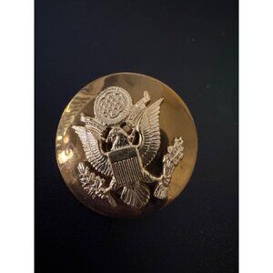 Gold Tone US Army cap insignia featuring the Great Seal of the United States